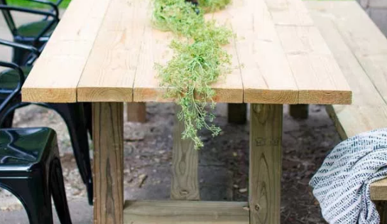 DIY Table Outdoors